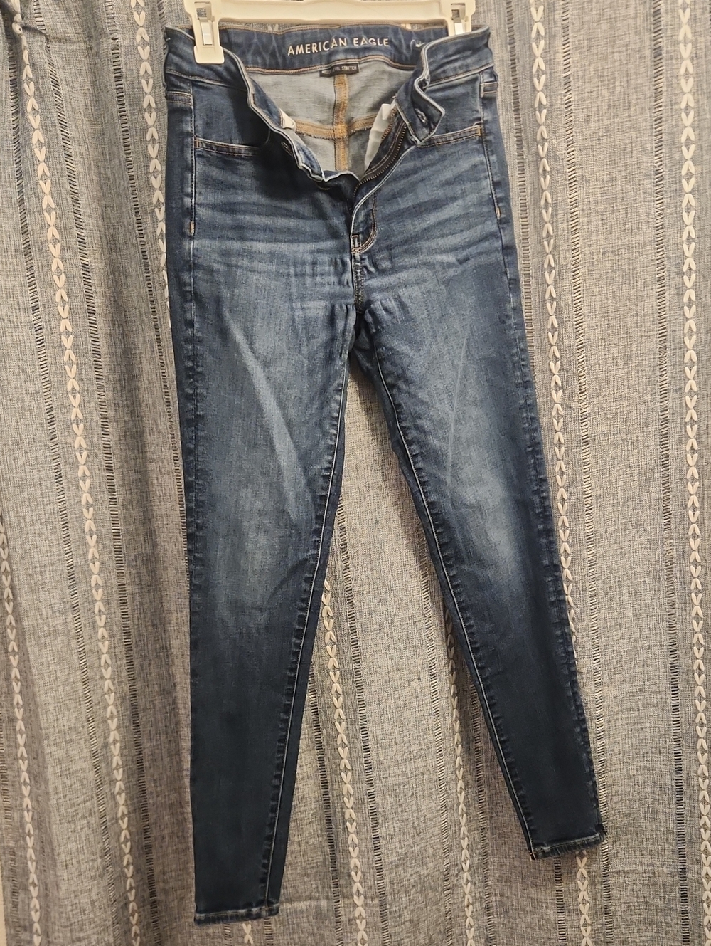 Woman 6 American Eagle AE Skinny Jeans - Faded Indigo